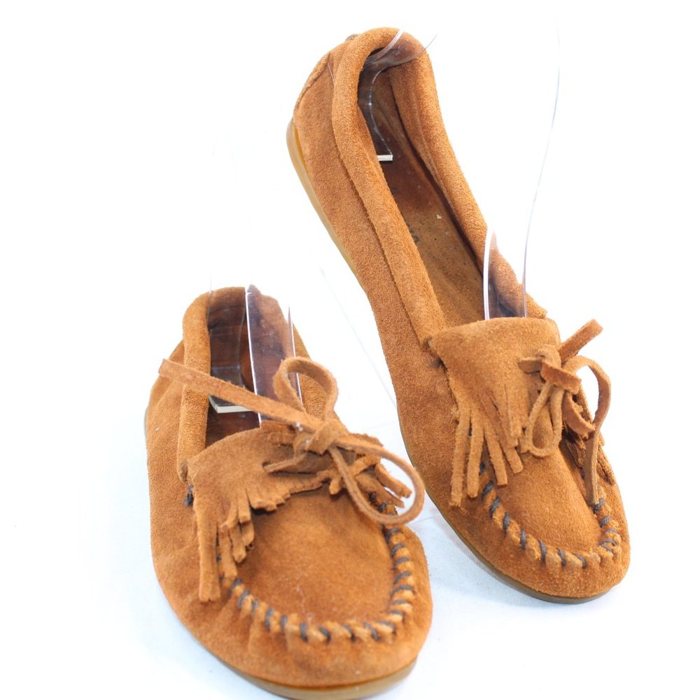 Minnetonka Model: 402  Brown Suede Fringe Non Skid Sole Moccasin Flat #124 - Picture 2 of 9